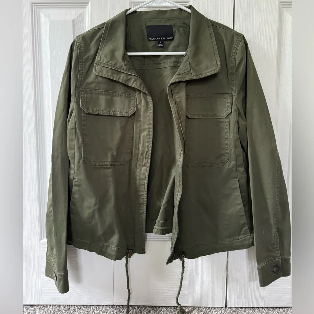 Banana Republic Olive green cropped utility jacket, size small, like new - Picture 1 of 3